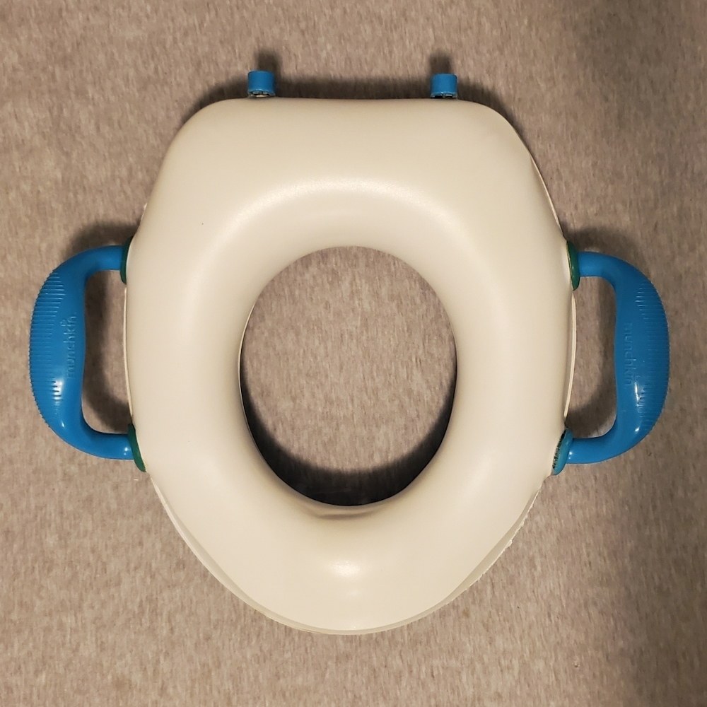 2008 Munchkin Toddler Deluxe Potty Seat. In Very Good Condition.
